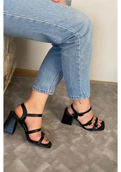 Kadın Siyah Cilt Üç Tokalı 9 cm Kalın Topuklu Aykkabı indirimleri