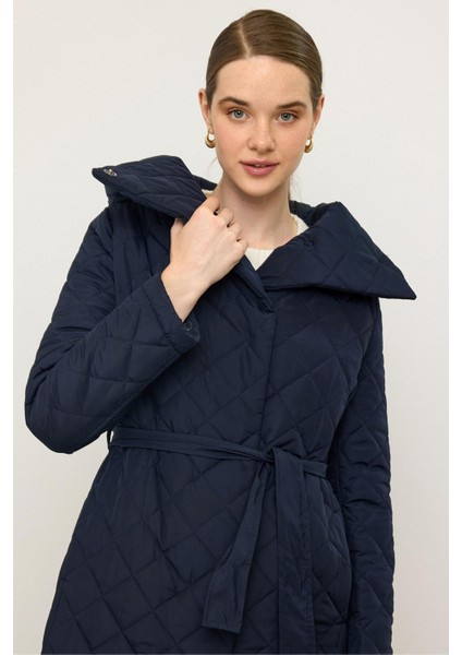 Çıkabilen Kapüşonlu Devrik Yaka Kapitone Mont Lacivert 6792 fırsatları