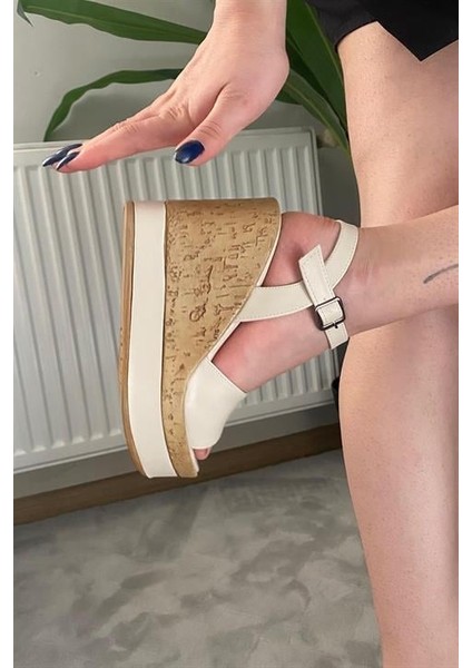 Kadın Bej Cilt Tek Bant Dolgu Taban Ayakkabı K-520