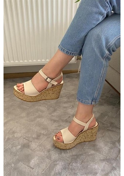 Kadın Krem Cilt Tek Bant Yüksek Dolgu Mantar Taban Ayakkabı & Sandalet K-910