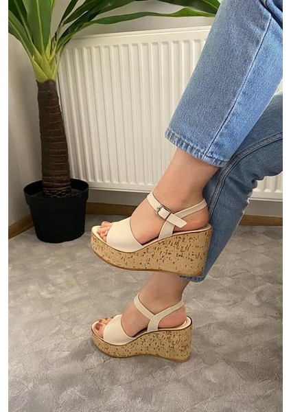Kadın Krem Cilt Tek Bant Yüksek Dolgu Mantar Taban Ayakkabı & Sandalet K-910 fırsatları