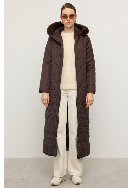 Çıkabilen Kürklü Kapüşonlu Fermuar Kapamalı Uzun Kapitone Mont Kahve 6791