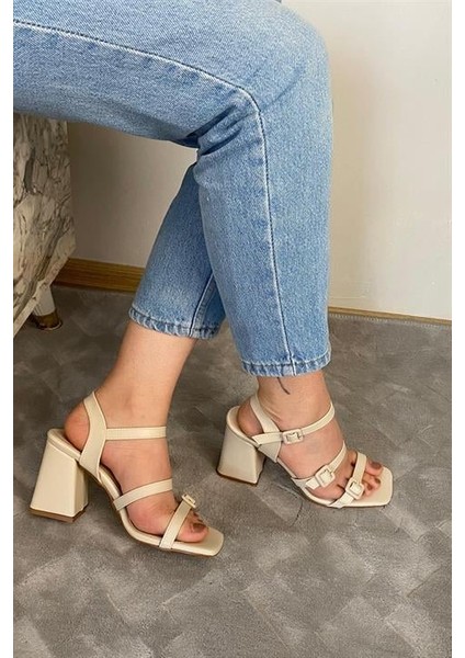 Kadın Krem Cilt Üç Tokalı 9 cm Kalın Topuklu Aykkabı modelleri