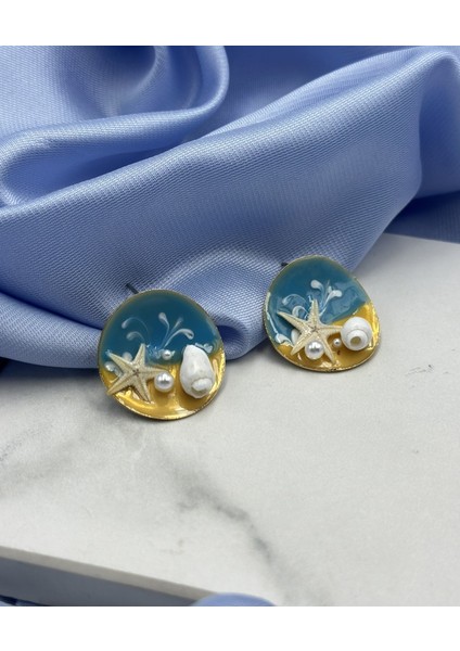 Gold Kumsal Temalı Figürlü Tasarım Küpe