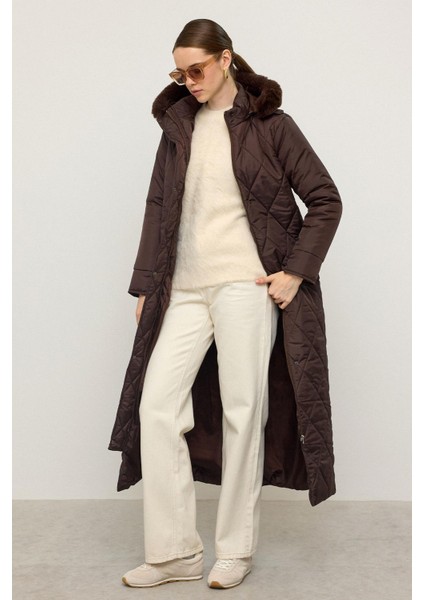 Çıkabilen Kürklü Kapüşonlu Fermuar Kapamalı Uzun Kapitone Mont Kahve 6791 modelleri