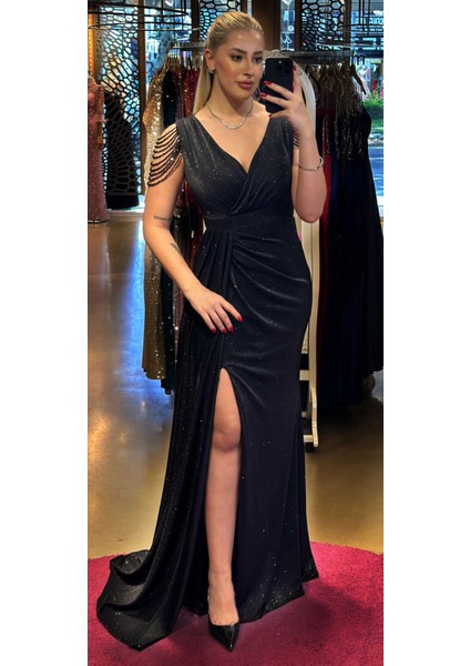 Siyah Kalın Askı Boncuk Işlemeli Yırtmaçlı Düz Kesim Simli Kumaş Uzun Abiye Elbise 7551