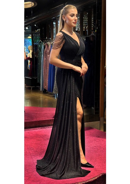 Siyah Kalın Askı Boncuk Işlemeli Yırtmaçlı Düz Kesim Simli Kumaş Uzun Abiye Elbise 7551 modelleri