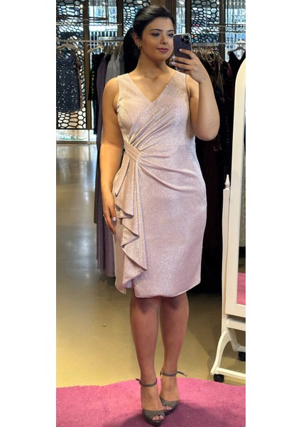 Pudra Renk Kalın Askı Yırtmaçlı Düz Kesim Simli Kumaş Kısa Abiye Elbise 7294