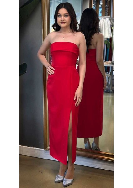Kırmızı Straplez Yaka Yırtmaçlı Düz Kesim Krep Midi Abiye Elbise 7692