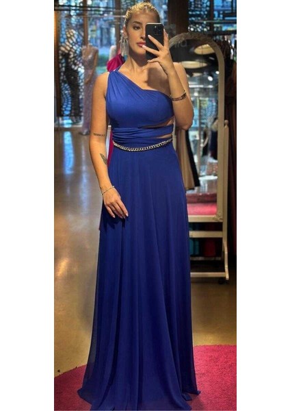 Saks Tek Omuzlu Zincir Detaylı Sırt Dekolteli Kloş Etekli Tül Uzun Abiye Elbise 7436