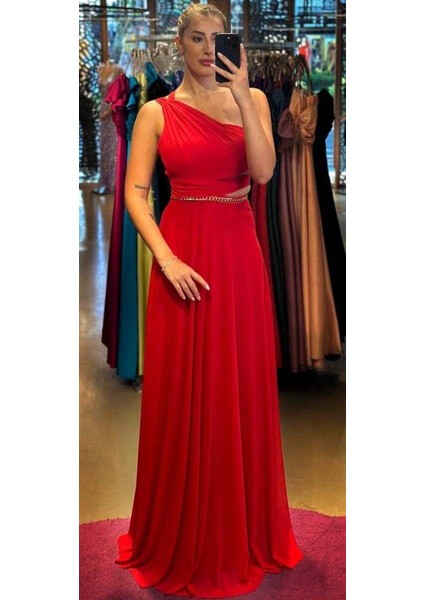Kırmızı Tek Omuzlu Zincir Detaylı Sırt Dekolteli Kloş Etekli Tül Uzun Abiye Elbise 7436