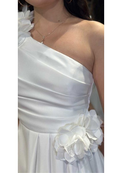 Beyaz Tek Omuzlu Çiçek Detaylı Kloş Etekli Saten Uzun Abiye Elbise 7659 modelleri