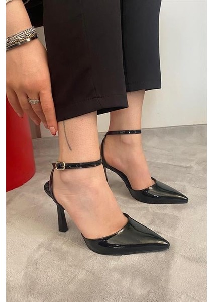 Kadın Siyah Rugan Bilekten Bağlamalı 10 cm Ince Topuklu Ayakkabı fiyatları