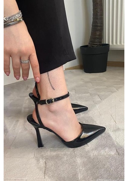 Kadın Siyah Rugan Bilekten Bağlamalı 10 cm Ince Topuklu Ayakkabı indirimleri