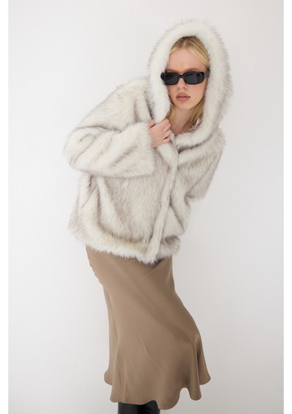 Premium Kürk Kapşonlu Ceket Kırçıllı Beyaz fırsatları