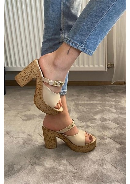 Kadın Bej 10 cm Platfom Topuklu Mantar Taban Terlik & Sandalet K-840 fiyatları