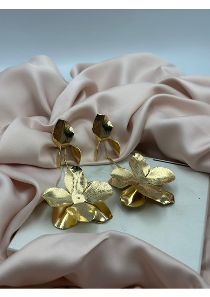 Gold Altın Çiçek Figürlü Marka Model Küpe modelleri