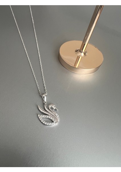 Zarif Kuğu Gümüş Kolye-Şıklığın Simgesi