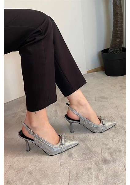 Kadın Gümüş Simli Fiyonk Detaylı Arkası Acık 9 cm Ince Topuklu Ayakkabı fiyatları