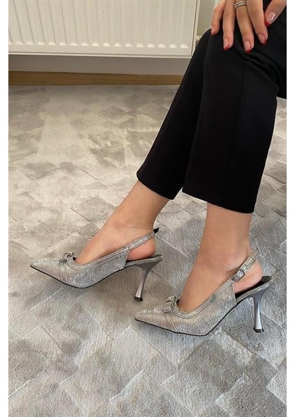 Kadın Gümüş Simli Fiyonk Detaylı Arkası Acık 9 cm Ince Topuklu Ayakkabı modelleri