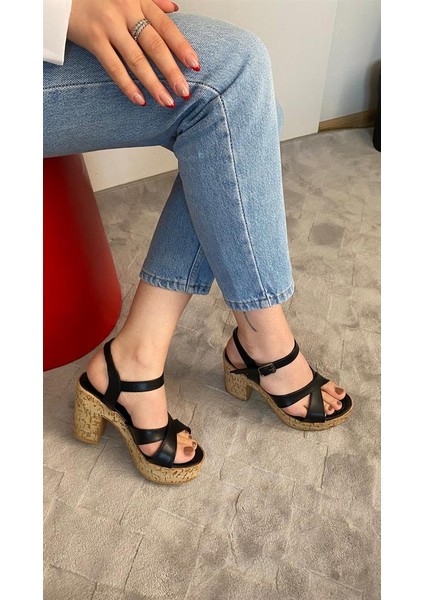 Kadın Siyah Cilt Çapraz Bant 10 cm Platfom Topuklu Mantar Taban Ayakkabı & Sandalet K-800 modelleri