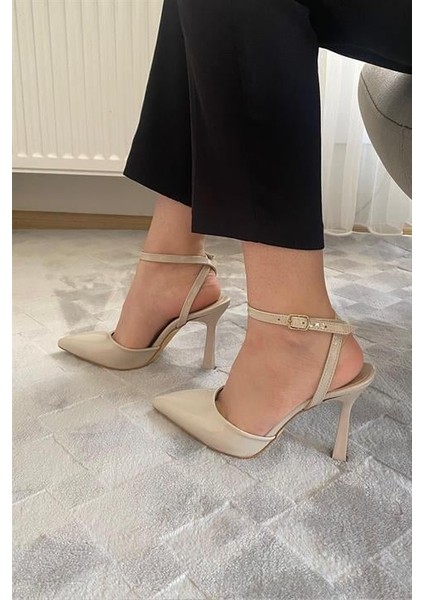 Kadın Krem Rugan Bilekten Bağlamalı 10 cm Ince Topuklu Ayakkabı