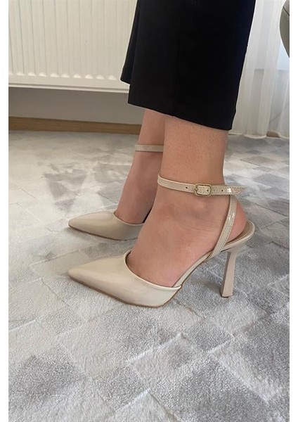 Kadın Krem Rugan Bilekten Bağlamalı 10 cm Ince Topuklu Ayakkabı fırsatları