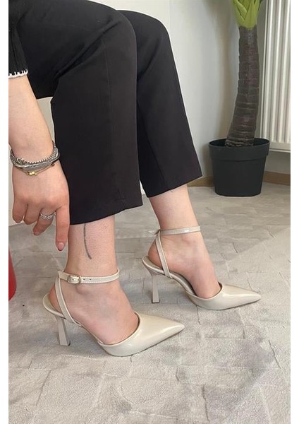 Kadın Krem Rugan Bilekten Bağlamalı 10 cm Ince Topuklu Ayakkabı indirimleri