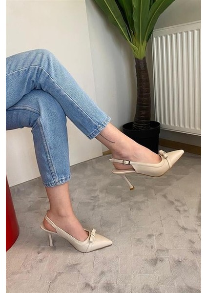 Kadın Krem Cilt Fiyonk Detaylı Arkası Acık 9 cm Ince Topuklu Ayakkabı fırsatları