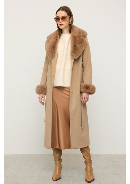 Ceket Yaka Yakası ve Kolları Çıkabilen Kürklü Uzun Kaban A.kamel 3088