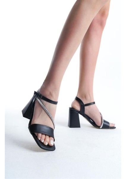 Kadın Siyah Cilt 9 cm Kalın Topuklu Taş Detaylı Aykkabı fiyatları