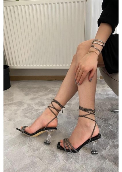 Kadın Siyah Rugan Taşlı Bilekten Bağlamalı Şeffaf Topuklu Ayakkabı
