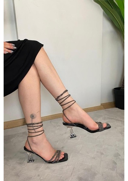 Kadın Siyah Rugan Taşlı Bilekten Bağlamalı Şeffaf Topuklu Ayakkabı fiyatları