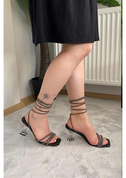 Kadın Siyah Rugan Taşlı Bilekten Bağlamalı Şeffaf Topuklu Ayakkabı modelleri