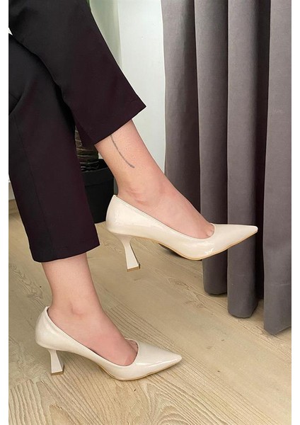 Kadın Krem Rugan Stiletto
