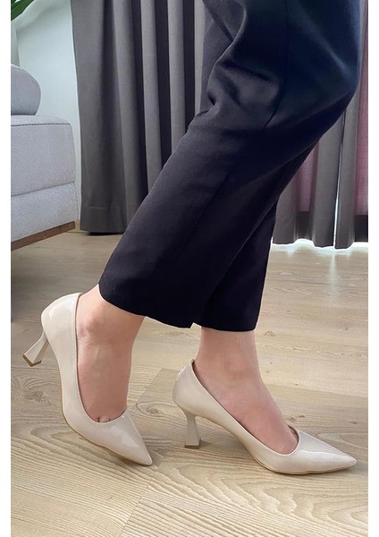 Kadın Krem Rugan Stiletto modelleri