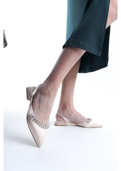 Kadın Krem Ten Saten Taşlı Arkası Açık Lastikli 2,5 cm Kısa Blok Topuklu fiyatları