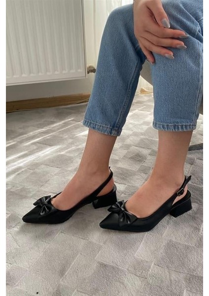 Siyah Cilt Arkası Acık Sivri Burun Fiyoklu Detaylı 4 cm Topuklu Ayakkabı modelleri