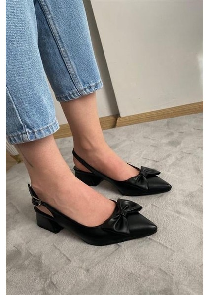 Siyah Cilt Arkası Acık Sivri Burun Fiyoklu Detaylı 4 cm Topuklu Ayakkabı fırsatları