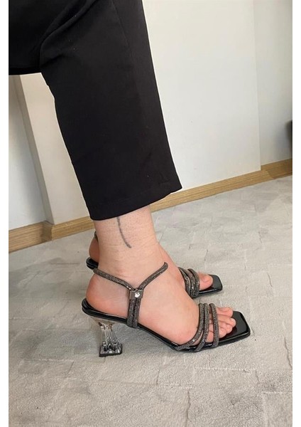 Kadın Siyah Rugan Taşlı Bilekten Gecmeli Şeffaf Topuklu Ayakkabı fiyatları
