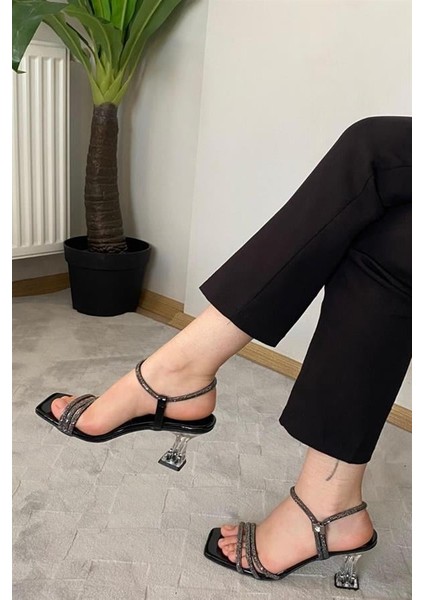 Kadın Siyah Rugan Taşlı Bilekten Gecmeli Şeffaf Topuklu Ayakkabı fırsatları