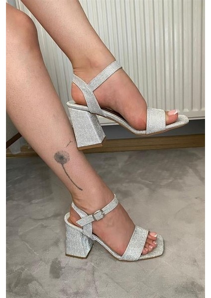 Kadın Gümüş Simli Tek Bant 9 cm Kalın Topuklu Aykkabı fiyatları