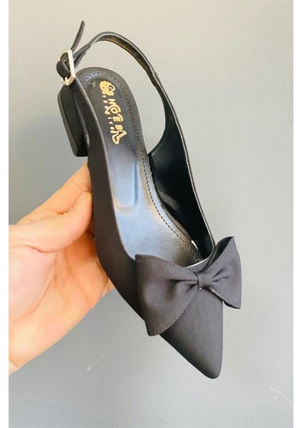 Siyah Kumaş Fiyoklu Arkası Acık 2 cm Topuklu Sivri Burun Babet