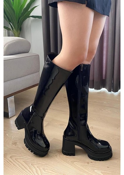Kadın Siyah Rugan 8 cm Topuklu Yandan Fermuarlı Çizme