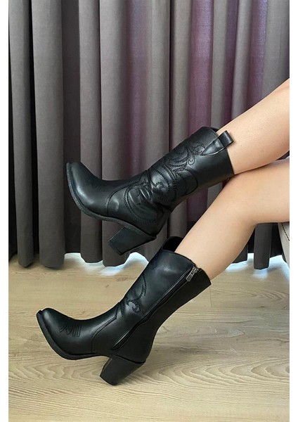 Kadın Liva Siyah Cilt Nakışlı 7 cm Topuklu Fermuarlı Koyboy Çizme fiyatları