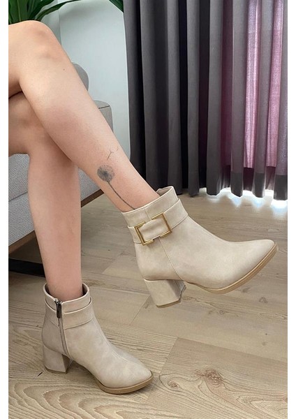 Kadın Krem Zümrüt Kare Toka ( 6 cm ) Topuklu Sivri Burun Bot modelleri