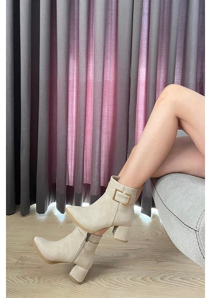 Kadın Krem Zümrüt Kare Toka ( 6 cm ) Topuklu Sivri Burun Bot indirimleri