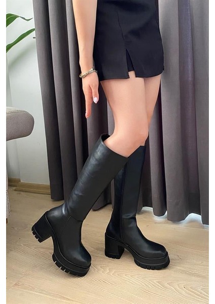 Kadın Siyah Deri 8 cm Topuklu Yandan Fermuarlı Çizme