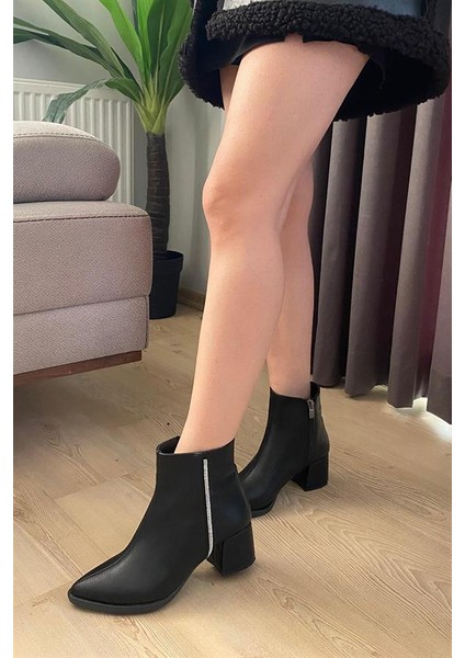 Kadın Siyah Cilt Yandan Taşlı ( 6 cm ) Topuklu Sivri Burun Bot fiyatları