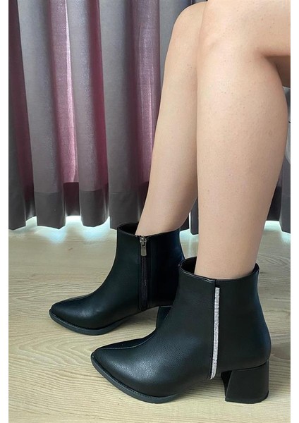 Kadın Siyah Cilt Yandan Taşlı ( 6 cm ) Topuklu Sivri Burun Bot indirimleri